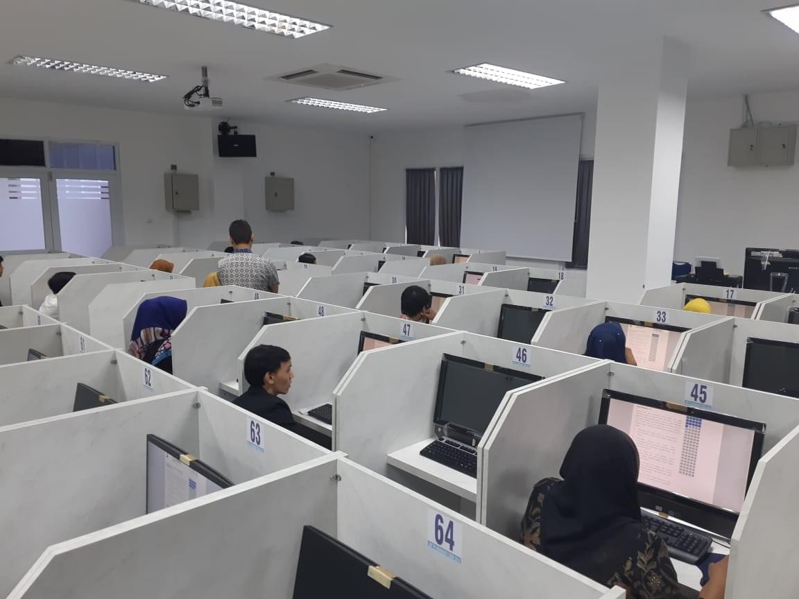 Ujian menggunakan aplikasi AkuBelajar.ID