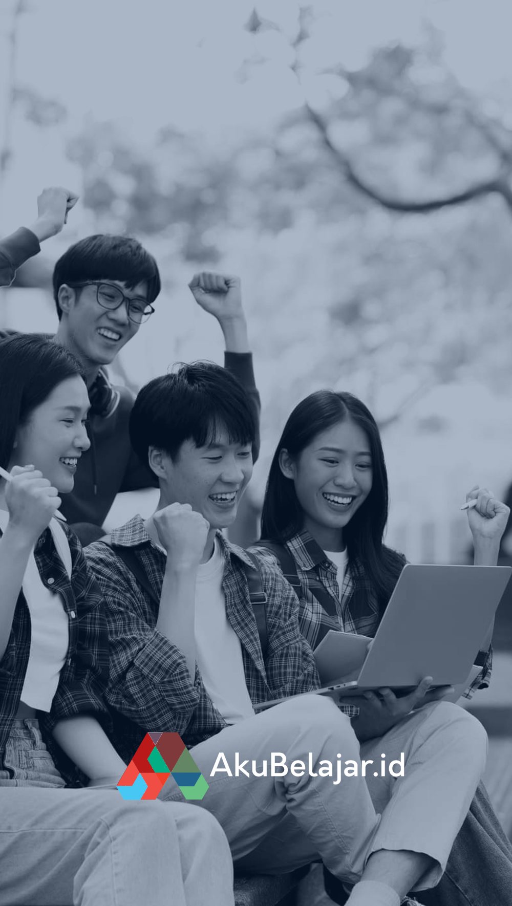 Mahasiswa belajar bersama dengan AkuBelajar.ID